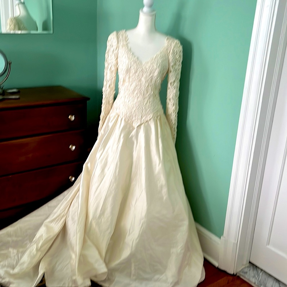Wedding Gown of elegant Dupioni Silk